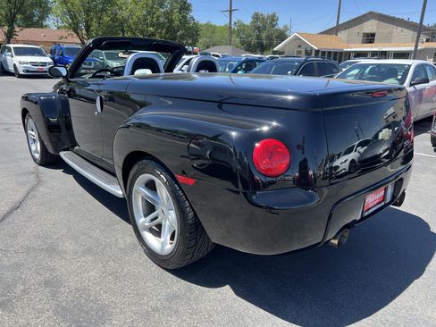 Used 2006 Chevrolet SSR w/ Preferred Equipment Group RWD image 14