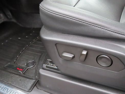 Certified 2022 Chevrolet Suburban LT w/ LT Signature Package image 8