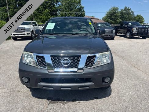 Used 2013 Nissan Frontier SV RWD image 2