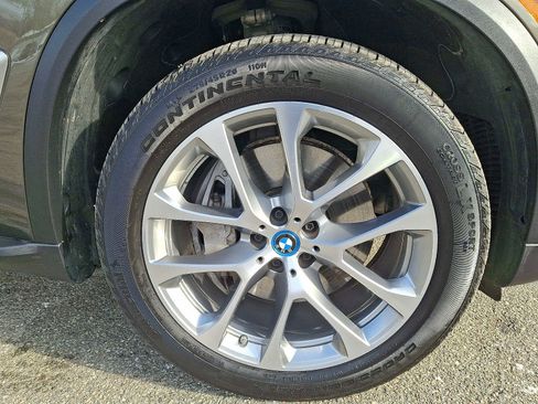 Used 2025 BMW X5 xDrive50e w/ Premium Package image 8