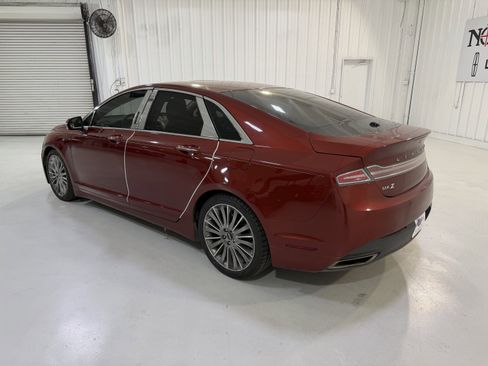 Used 2014 Lincoln MKZ image 3