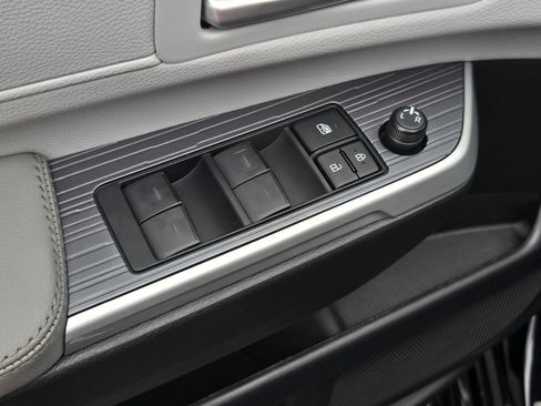 Certified 2026 Toyota Sienna XLE FWD image 10