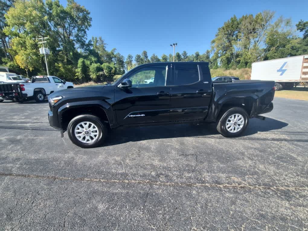 Used 2025 Toyota Tacoma SR5 AWD/4WD image 4