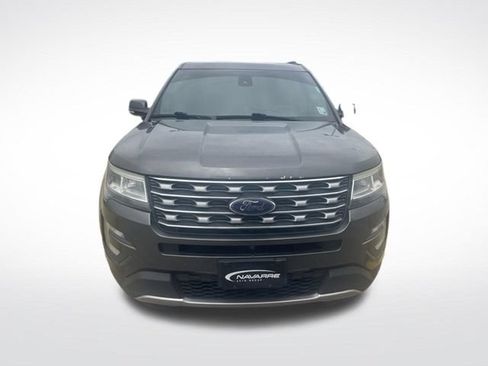 Used 2017 Ford Explorer Limited w/ Equipment Group 301A FWD image 3