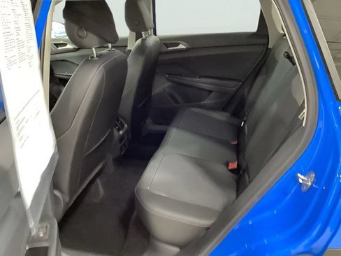 Certified 2025 Volkswagen Taos SE AWD/4WD image 11