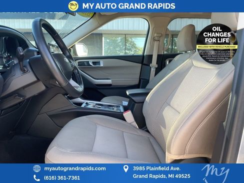 Used 2022 Ford Explorer XLT w/ Class IV Trailer Tow Package image 9