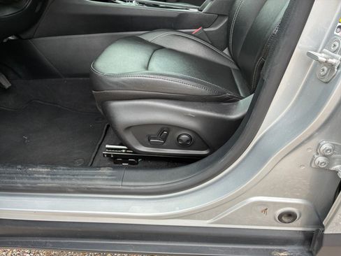 Used 2025 Jeep Compass Limited image 18