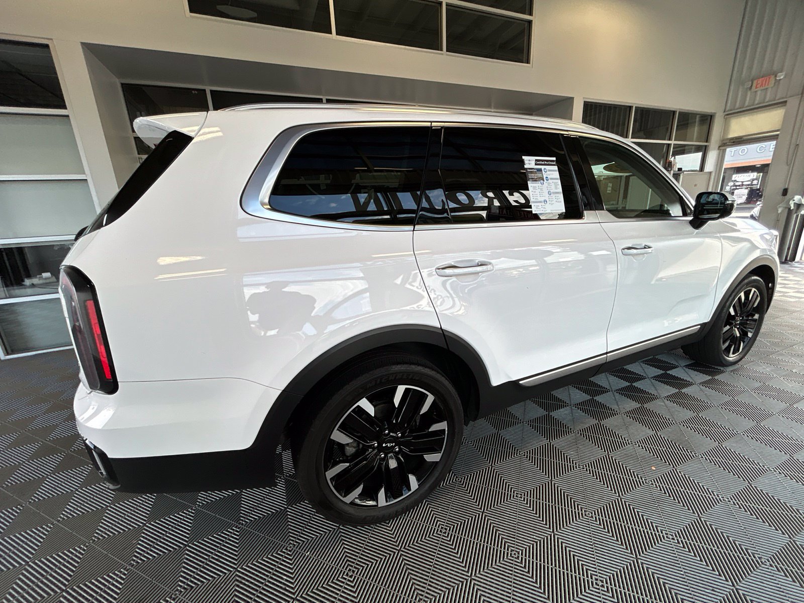Used 2023 Kia Telluride SX AWD/4WD image 6