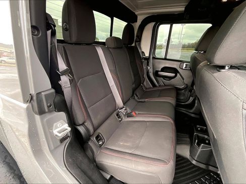 Used 2023 Jeep Gladiator Rubicon image 16