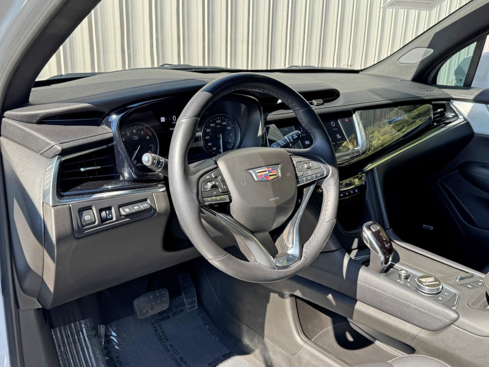 Used 2022 Cadillac XT6 Premium Luxury w/ Technology Package FWD image 13