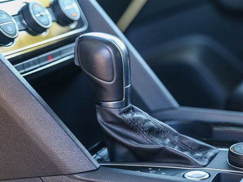 Used 2018 Volkswagen Atlas SEL w/ R-Line Package image 30