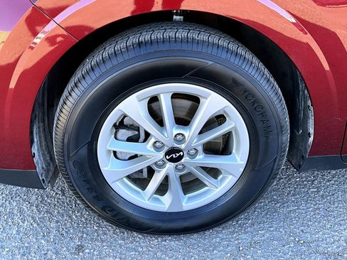 Used 2024 Kia Carnival LX image 22