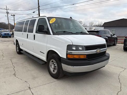 Used 2017 Chevrolet Express 3500 LT w/ LT Preferred Equipment Group image 3
