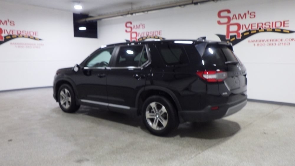 Used 2025 Honda Pilot EX-L image 2