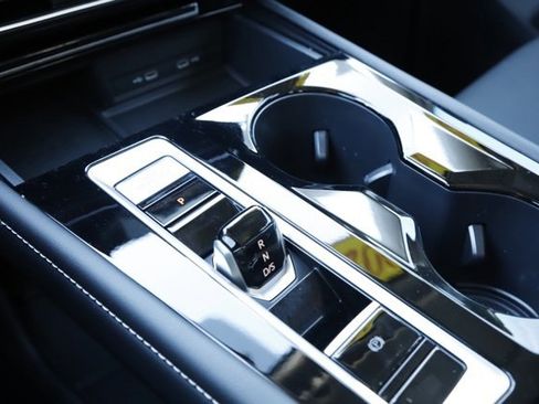 Used 2024 Volkswagen Atlas SE image 33