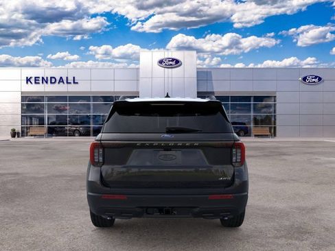 Used 2026 Ford Explorer Active AWD/4WD image 5