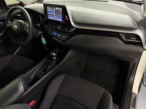 Used 2021 Toyota C-HR LE image 30