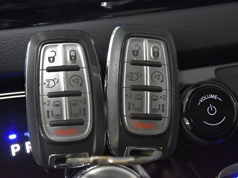 Used 2022 Chrysler Pacifica Touring-L image 31