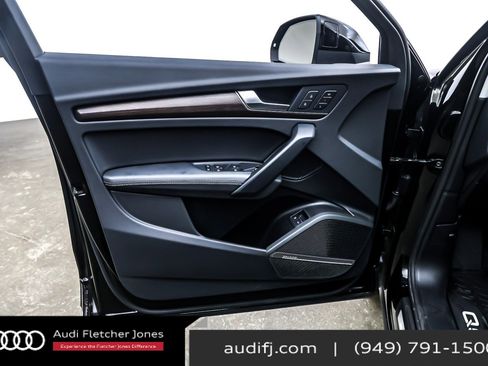 Used 2024 Audi Q5 e Prestige w/ Prestige Package image 21