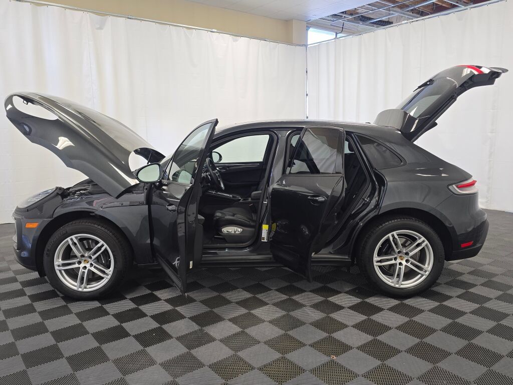 Certified 2025 Porsche Macan AWD/4WD image 13