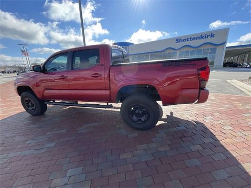 Used 2018 Toyota Tacoma SR image 17
