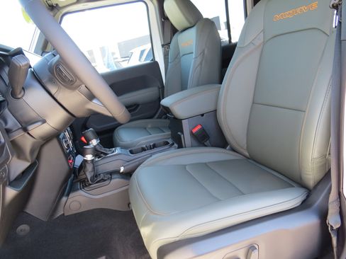 New 2025 Jeep Gladiator Mojave image 20