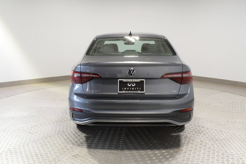 Used 2024 Volkswagen Jetta SE FWD image 12