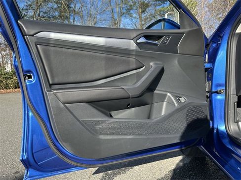 Used 2023 Volkswagen Jetta SE w/ Panoramic Sunroof Package image 22