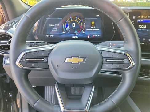 Used 2025 Chevrolet Equinox LT image 17