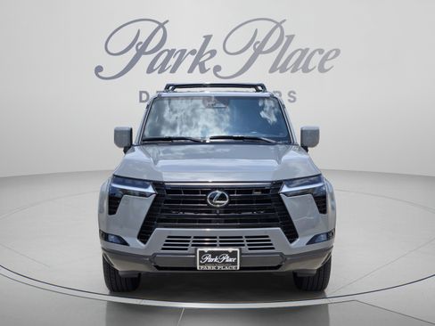 Used 2024 Lexus GX 550 w/ Cold Area Package AWD/4WD image 8