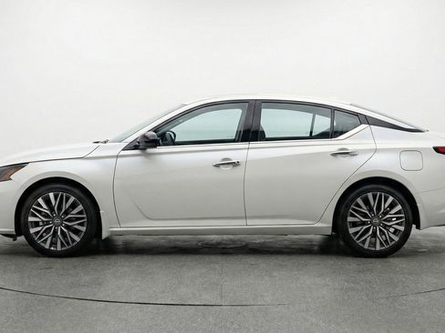 Used 2025 Nissan Altima 2.5 SV image 5