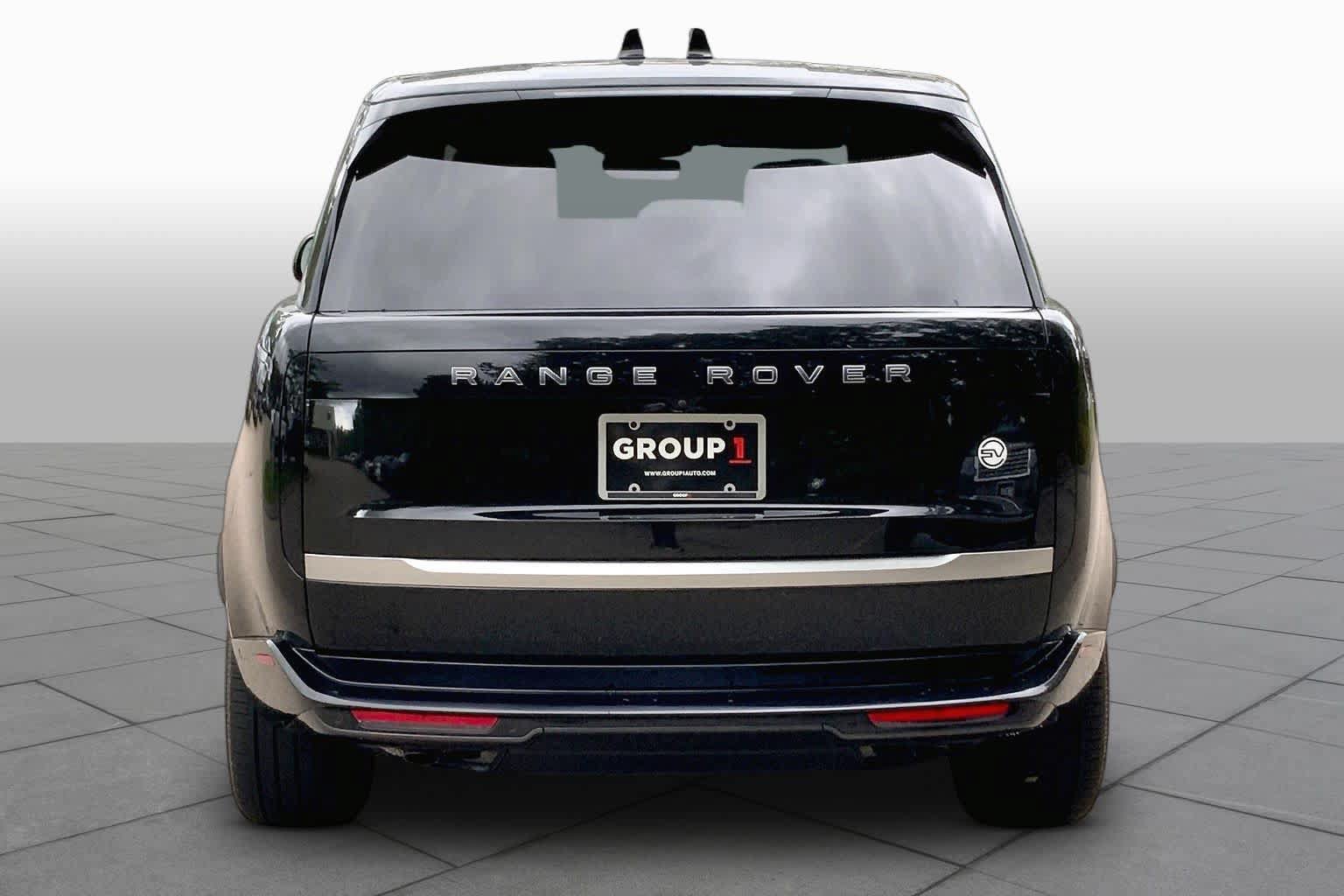 Used 2025 Land Rover Range Rover SV AWD/4WD image 5