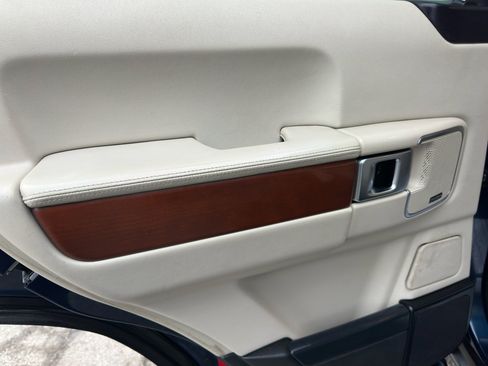 Used 2011 Land Rover Range Rover HSE LUX image 39