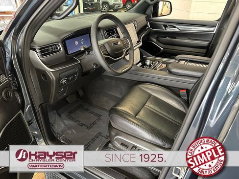 Used 2024 Jeep Wagoneer 4WD w/ Premium Group I image 9