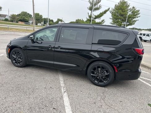 New 2026 Chrysler Pacifica Limited w/ S Appearance Package image 22