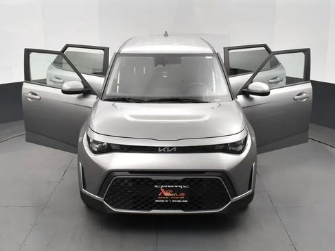 Used 2023 Kia Soul LX w/ LX Technology Package FWD image 10