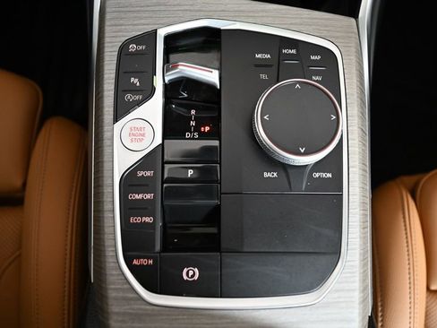 Certified 2025 BMW 330i Sedan w/ Convenience Package image 15