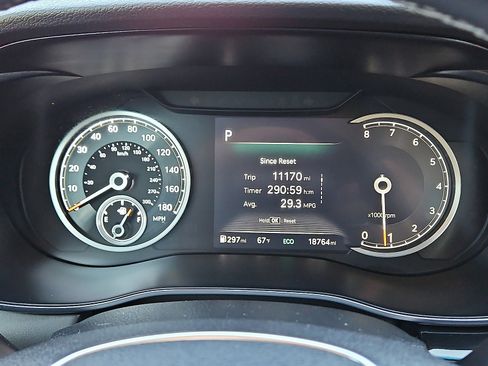 Used 2025 Genesis G70 2.5T image 20