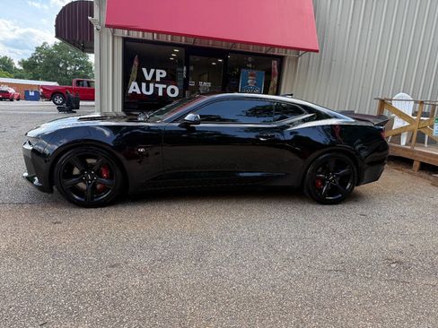 Used 2018 Chevrolet Camaro SS RWD image 8