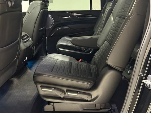 Used 2023 Cadillac Escalade ESV V AWD/4WD image 36