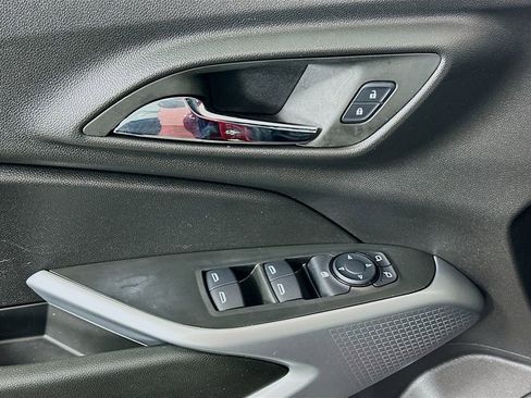 Used 2025 Chevrolet Trax LS w/ LS Convenience Package image 17