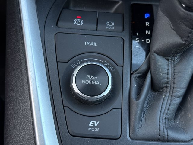 Certified 2025 Toyota RAV4 LE AWD/4WD image 23