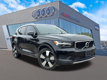Used 2020 Volvo XC40 T5 Momentum w/ Protection Package Premier