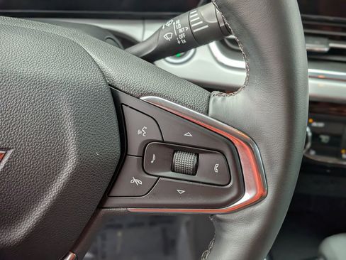 Certified 2025 Chevrolet Trax LT w/ LT Convenience Package image 23