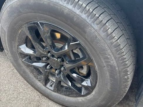 Used 2019 Chevrolet Traverse LT w/ LPO, Floor Liner Package FWD image 4