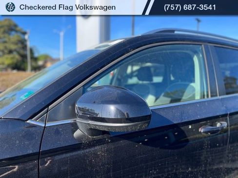 Used 2025 Volkswagen Taos SE image 2