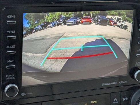 Used 2020 Toyota Highlander XLE image 28