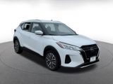Used 2024 Nissan Kicks SV image 3