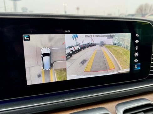 Used 2022 Mercedes-Benz GLS 450 4MATIC image 24