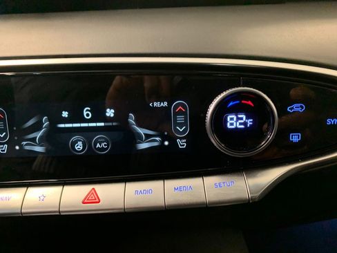 Used 2024 Genesis GV70 2.5T w/ Select Package image 42